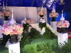 20220129072255.jpg - คณะครูและผู้บริหารร่วมวางหรีดเคารพศพแสดงความเสียใจกับครอบครัวครูสุพิน | https://ssl.ac.th