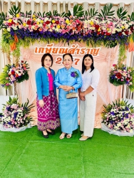 20240922050722(1).jpg - ผอ.ประพันธ์ ทองหนัก และรองฯสุภาภรณ์ สุตาเป็นตัวแทนผู้บริหารและบุคลากรทางการศึกษาโรงเรียนสันทรายหลวงร่วมมุทิตาคารวะ ท่านคุณครู. ศรีฟ้า จีรัตน์ | https://ssl.ac.th