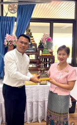 20240928084843.jpg - ผอ.ประพันธ์ ทองหนัก ตัวแทน โรงเรียนสันทรายหลวง ส่งหนังสือขอความอนุเคราะห์ท่าน ผอ. วัฒนธรรมจังหวัด เซ็นคำนิยม | https://ssl.ac.th