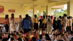 20240928085103.jpg - ทีมงานกิจการนักเรียน งานปกครองโรงเรียนและตำรวจ สภ.สันทราย ให้ความรู้ กำกับดูแล ตรวจค้นสิ่งผิดกฎระเบียบของโรงเรียน | https://ssl.ac.th