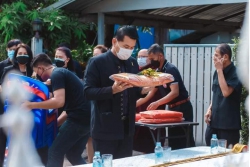 20220129073337.jpg - คณะครูและผู้บริหารร่วมเป็นเจ้าภาพสวดพระอภิธรรมคืนสุดท้ายคุณยาย คำบาง | https://ssl.ac.th