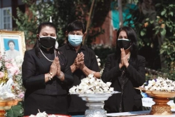 20220129073338(1).jpg - คณะครูและผู้บริหารร่วมเป็นเจ้าภาพสวดพระอภิธรรมคืนสุดท้ายคุณยาย คำบาง | https://ssl.ac.th