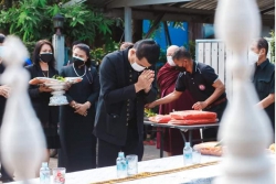 20220129073338.jpg - คณะครูและผู้บริหารร่วมเป็นเจ้าภาพสวดพระอภิธรรมคืนสุดท้ายคุณยาย คำบาง | https://ssl.ac.th