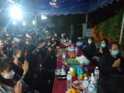 20220129073344.jpg - คณะครูและผู้บริหารร่วมเป็นเจ้าภาพสวดพระอภิธรรมคืนสุดท้ายคุณยาย คำบาง | https://ssl.ac.th