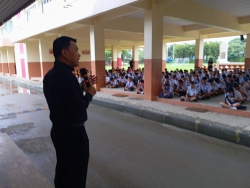 20241007074438.jpg - ฝ่ายบริหาร คณะครู นักเรียนโรงเรียนสันทรายหลวง ร่วมยืนสงบนิ่งไว้อาลัยแด่คณะครูนักเรียน โรงเรียนวัดเขาพระยาสังฆาราม อ.ลานสัก จ.อุทัยธานี | https://ssl.ac.th
