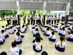 20241007074849.jpg - ผอ.ประพันธ์ ทองหนัก ต้อนรับอาจารย์,คณะนักศึกษา ม. พายัพ มาจัดกิจกรรมเสริมประสบการณ์ ให้กับเด็กๆ อนุบาลสันทรายหลวง | https://ssl.ac.th