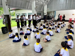 20241007074850.jpg - ผอ.ประพันธ์ ทองหนัก ต้อนรับอาจารย์,คณะนักศึกษา ม. พายัพ มาจัดกิจกรรมเสริมประสบการณ์ ให้กับเด็กๆ อนุบาลสันทรายหลวง | https://ssl.ac.th