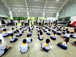 20241007074851.jpg - ผอ.ประพันธ์ ทองหนัก ต้อนรับอาจารย์,คณะนักศึกษา ม. พายัพ มาจัดกิจกรรมเสริมประสบการณ์ ให้กับเด็กๆ อนุบาลสันทรายหลวง | https://ssl.ac.th