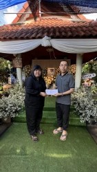 20241024031022.jpg - ผอ.ประพันธ์ ทองหนัก พร้อมคณะครูร่วมวางหรีดเคารพศพคุณแม่ประภาพร ตาสุข  | https://ssl.ac.th