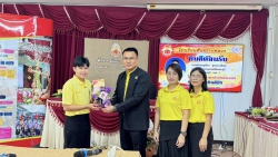 20241119073210.jpg - ตัวแทนคณะฯ ครู รร. อนุบาลสังขละบุรีสพป.กาญจนบุรี เขต.2 ให้เกียรติมาส่งครูอนุธิดา ซุยกระเดื่อง ในโอกาสย้ายมาดำรงตำแหน่ง | https://ssl.ac.th