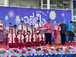 20241119074856.jpg - นักเรียนร่วมงานสืบสานประเพณีลอยกระทงยี่เป็งเชียงใหม่ ณ ลานJspace สันทรายเชียงใหม่ | https://ssl.ac.th