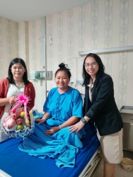 20241123025512.jpg - ส่งมอบขวัญและกำลังใจให้กับครูและนักเรียนที่รักษาตัวในโรงพยาบาลจากอาการป่วย | https://ssl.ac.th