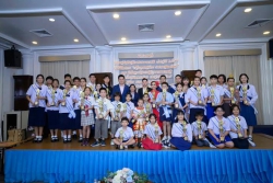20241201074027(5).jpg - เด็กชายจิรธาดา เรือนวาส เข้าร่วมพิธีแต่งตั้งยุวทูตส่งเสริมวัฒนธรรมประจำปี 2567 ด้านคุณธรรม จริยธรรม เเละบำเพ็ญประโยชน์ | https://ssl.ac.th