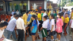 20241203021615.jpg - คุณไมโลและคณะผู้ใหญ่ใจดี มีความเอื้อเฟื้อแจกข้าวสารให้กับนักเรียน 100 ถุง | https://ssl.ac.th