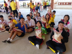 20241203021616.jpg - คุณไมโลและคณะผู้ใหญ่ใจดี มีความเอื้อเฟื้อแจกข้าวสารให้กับนักเรียน 100 ถุง | https://ssl.ac.th