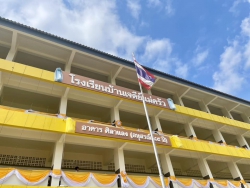 20241221062756.jpg - ผอ.ประพันธ์ ทองหนัก ร่วมพิธีเปิดป้ายอาคารเรียน รร. บ้านเจดีย์ | https://ssl.ac.th