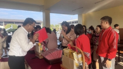 20250103034853.jpg - สวัสดีปีใหม่ 2568 คณะครูและบุคลากรทางการศึกษารวมถึงนักศึกษาฝึกประสบการณ์ทุกคน ร่วมกันสวัสดีปีใหม่ขอพรจากทีมบริหาร | https://ssl.ac.th