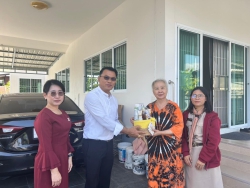 20250103035101.jpg - โรงเรียนสันทรายหลวง นำโดยผอ.ประพันธ์ ทองหนัก ร่วมสวัสดีปีใหม่ 2568 | https://ssl.ac.th