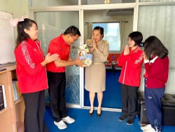 20250107075042.jpg - ผอ.ประพันธ์ ทองหนัก พร้อมตัวแทน รร. สท. ร่วมสวัสดีปีใหม่ ท่าน ผอ. และรองฯ เขต. 2 | https://ssl.ac.th