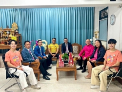 20250108033248.jpg - ผอ.ประพันธ์ ทองหนัก ตัวแทนผู้บริหาร, คณะครู โรงเรียนสันทรายหลวงสวัสดีปีใหม่ ท่าน. คงกระพัน ( ศธจ. ชม) | https://ssl.ac.th