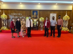 20220129080926.jpg - ผู้บริหารและคณะครูร่วมแสดงความยินดีในการเปิดอาคารเรียนหลังใหม่ | https://ssl.ac.th