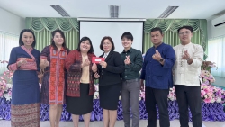 20250126112727.jpg - ท่านรองฯสุภาภรณ์ สุตา รองฯเจนจิรา กันแก้ว และตัวแทนคณะครู ร่วมเดินทางไปส่ง ครู รชตภรณ์ ที่ไปดำรงตําแหน่ง ศน.สพป. ชม. เขต. 6 | https://ssl.ac.th