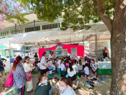 20250309102631.jpg - ผอ.ประพันธ์ ทองหนักพร้อมตัวแทนโรงเรียนสันทรายหลวง ร่วมงานเปิดบ้านวิชาการโรงเรียนวัดแม่แก้ดน้อย | https://ssl.ac.th