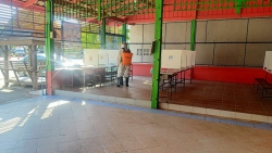 20220204071130(1).jpg - เจ้าหน้าที่จากเทศบาลตำบลสันทรายหลวง ให้ความอนุเคราะห์มาพ่นน้ำยาฆ่าเชื้อ | https://ssl.ac.th