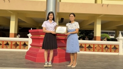20250328100223.jpg - ทาง. รร. สท. มอบของที่ระลึกขอบคุณ..นศ.ฝึกสอน  | https://ssl.ac.th