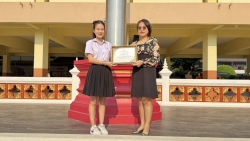 20250328100225.jpg - ทาง. รร. สท. มอบของที่ระลึกขอบคุณ..นศ.ฝึกสอน  | https://ssl.ac.th