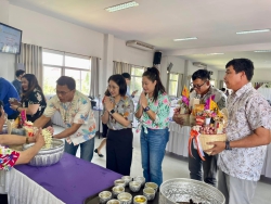 20250501025418.jpg - ตัวแทนผู้บริหาร,คณะครู รร. สท ร่วมประชุมฯ และสระเกล้าดำเกล้า ท่าน ประธาน อกคศ. ,ท่าน ผอ. เขตฯ ,ท่าน รองฯ เขต. | https://ssl.ac.th