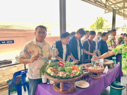 20250501025421.jpg - ตัวแทนผู้บริหาร,คณะครู รร. สท ร่วมประชุมฯ และสระเกล้าดำเกล้า ท่าน ประธาน อกคศ. ,ท่าน ผอ. เขตฯ ,ท่าน รองฯ เขต. | https://ssl.ac.th