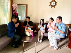 20250501031118.jpg - ผอ.ประพันธ์ ทองหนักพร้อมตัวแทน รร. สท. ร่วมสระเกล้าดำหัวผู้ใหญ่ตามจารีตประเพณีปี๋ใหม่เมือง | https://ssl.ac.th