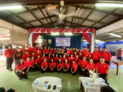 20250517052209.jpg - ทีมบริหารและคณะครูร่วมไปส่งท่านผอ.สุภาภรณ์ สุตา เข้ารับตำแหน่งผู้อำนวยการโรงเรียนบ้านโป่ง สพป.ชม.2 | https://ssl.ac.th