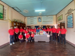 20250517052213.jpg - ทีมบริหารและคณะครูร่วมไปส่งท่านผอ.สุภาภรณ์ สุตา เข้ารับตำแหน่งผู้อำนวยการโรงเรียนบ้านโป่ง สพป.ชม.2 | https://ssl.ac.th