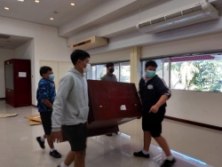 20220214100604(4).jpg - หอศิลปวัฒนธรรม เชียงใหม่ มอบตู้ไม้แก่โรงเรียนไว้ใช้ประโยชน์ | https://ssl.ac.th