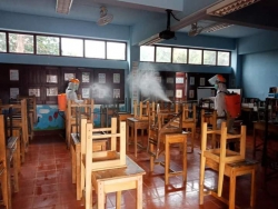 20220219024302.jpg - เจ้าหน้าที่จากเทศบาลตำบลสันทรายหลวง ให้ความอนุเคราะห์มาฉีดยาฆ่าเชื้อ | https://ssl.ac.th