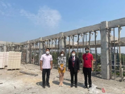 20220302025456.jpg - ผู้อำนวยการเขต สพป.ชม 2 ตรวจเยี่ยมการก่อสร้างอาคารเรียน | https://ssl.ac.th