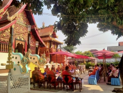 20220311015914.jpg - ผอ.ประพันธ์ ทองหนัก พร้อมคณะครู ร่วมทำบุญฯฉลองอุโบสถและหอธรรม  วัดสันทรายหลวง | https://ssl.ac.th