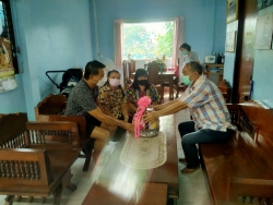 20220414144034.jpg - ตัวแทนฯผู้บริหารและคณะครูฯ เยี่ยมไข้ให้กำลังใจท่าน  จันทร์แก้ว จีนา | https://ssl.ac.th