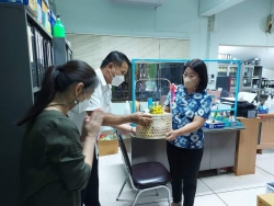 20220426063924(3).jpg - ตัวแทนฯ รร. สันทรายหลวง ร่วมกราบนมัสการฯ สุมาคารวะ สระเกล้าดำหัวท่านพระครูฯสังฆบริหารธรรมนูญ ธมม คุโณ และท่านผู้ใหญ่ใจดี | https://ssl.ac.th