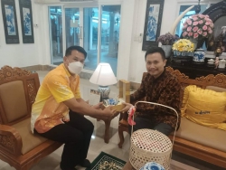 20220527025800.jpg - ตัวแทนฯ ผู้บริหารและคณะครูฯ พบคุณ.ไมโล ที่ปรึกษา และศิษย์เก่าฯ รร. สท | https://ssl.ac.th