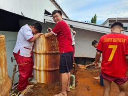 20220622045244(3).jpg - คณะครูฯ ,นักการฯ และนักเรียนร่วมกันทำความสะอาดสารกรองน้ำ | https://ssl.ac.th