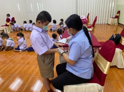 20220707093956.jpg - เจ้าหน้าที่รพ.สต.บ้านท่อ ให้บริการตรวจสุขภาพทั่วไปตรวจวัดสายตา ให้กับนักเรียนชั้น ป.1-ป.6 | https://ssl.ac.th