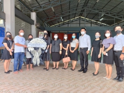20220726024157.jpg - ร่วมวางหรีดเคารพศพด.ช.อภิรักษ์ พิบูลย์ นักเรียนชั้นมัธยมศึกษาปีที่1/3 | https://ssl.ac.th
