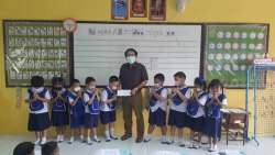 20220726064900.jpg - ท่าน ผอ. ประเวทย์ สันยาย มอบเงิน 3,000 ให้กับทีมงาน.อนุบาล เนื่องในวันเกิด | https://ssl.ac.th