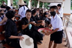 20220726065101.jpg - ทีมบริหารตัวแทนคณะครูและนักเรียน ร่วมฌาปนกิจศพ ดช. อภิรักษ์ พิบูลย์ | https://ssl.ac.th