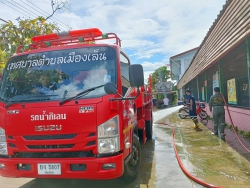 20220823025335.jpg - ขอขอบคุณนายกเทศบาลตำบลเมืองเล็นที่อนุเคราะห์รถน้ำ และเจ้าหน้าที่ดำเนินงาน สำหรับฉีดพ่น ล้าง ถนนในโรงเรียน | https://ssl.ac.th