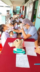 20220831071329.jpg - จนท.สาธารณสุข รพ.สต.บ้านท่อให้ความอนุเคราะห์มาดูแลสุขภาพช่องปากให้กับนักเรียน | https://ssl.ac.th