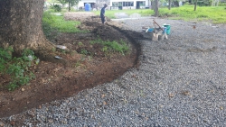 20220831073733(1).jpg - นาง.จ่ามเมียะ ทองคำ ( ผู้ปกครองนักเรียน ) มาช่วยวางท่อและขุดล่องระบายน้ำ_ เพื่อช่วยแก้ไขปัญหาน้ำขัง แผนกอนุบาล | https://ssl.ac.th